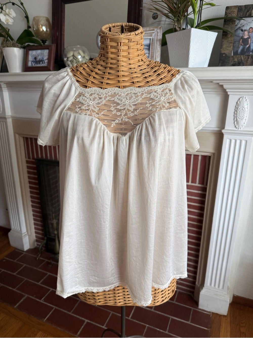 Vintage Diane Von Furstenberg lace nightie top M